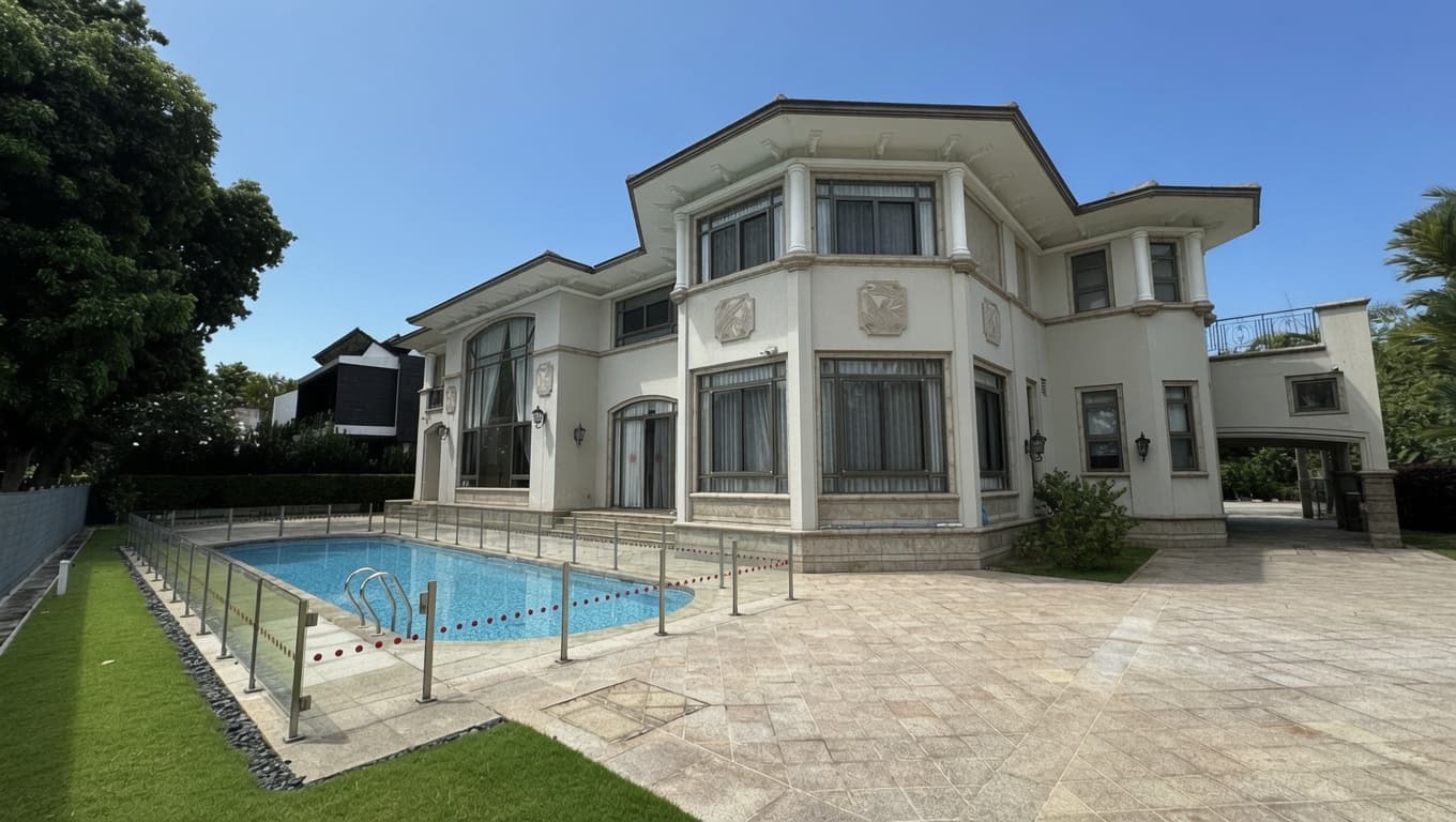 Classical two-storey bungalow and private swimming pool on Cove Drive, Sentosa Cove